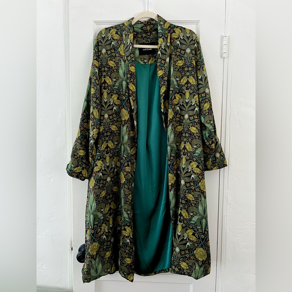 Wu Side floral pattern silk feel robe smoking jacket duster green Sicily Italy